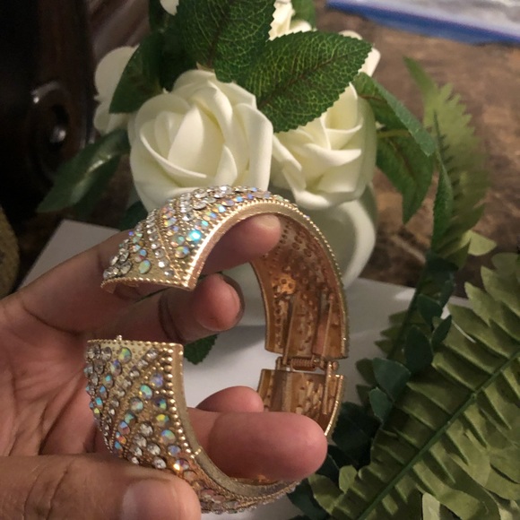 One pc bangle bracelet - Picture 4 of 4